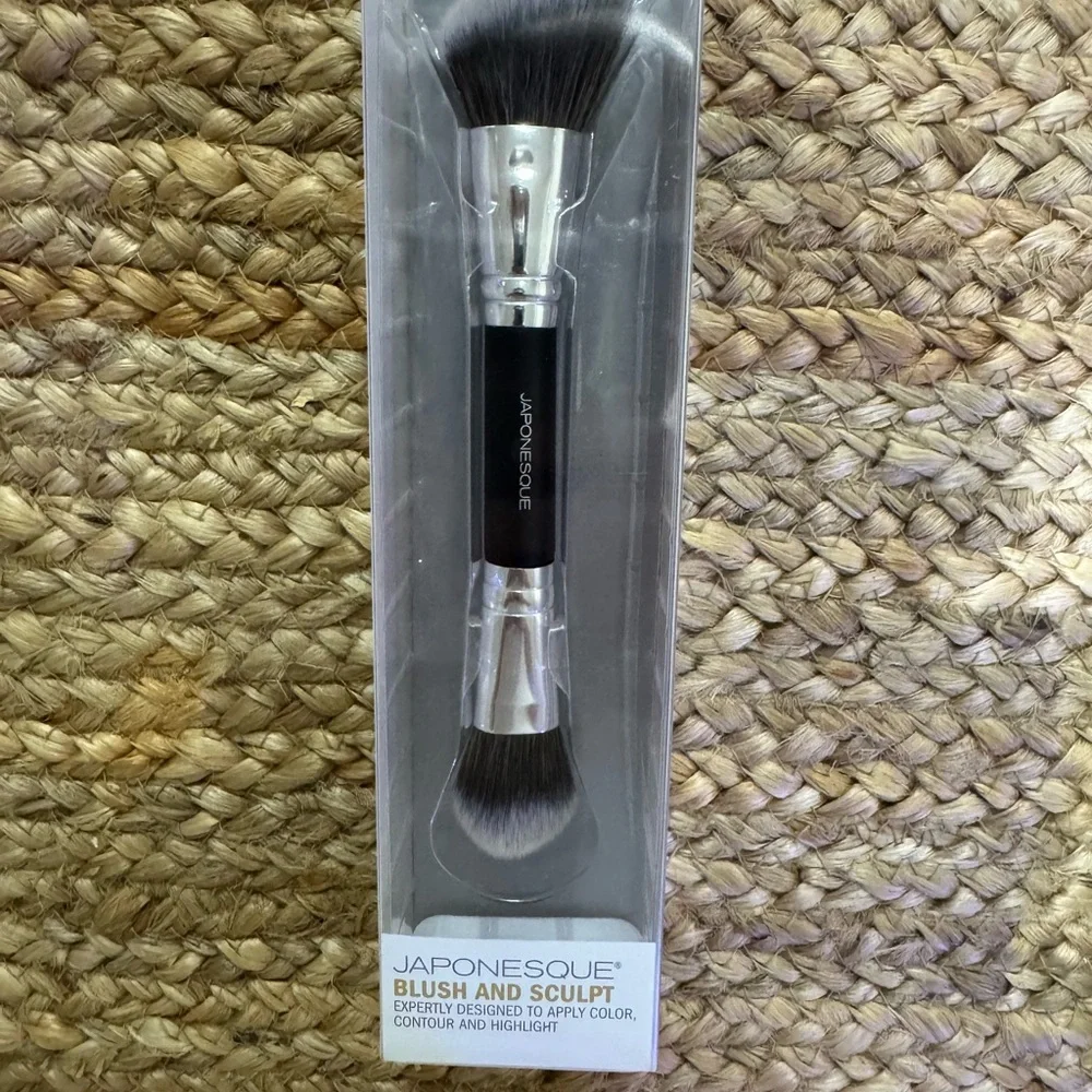 Japonesque Dual-Ended (Conceal & Blend) Makeup Brush - Black and Silver - Picture 3 of 6